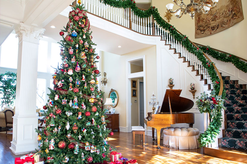 Ultimate Guide to Christmas Tree Decorating: From Ribbon to Toppers, and Everything in Between! (Part 1)
