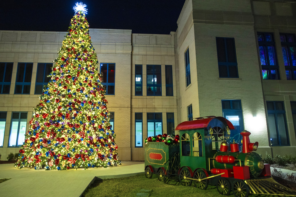 How to Decorate A Commercial Christmas Tree: Large Christmas Ornaments and More!